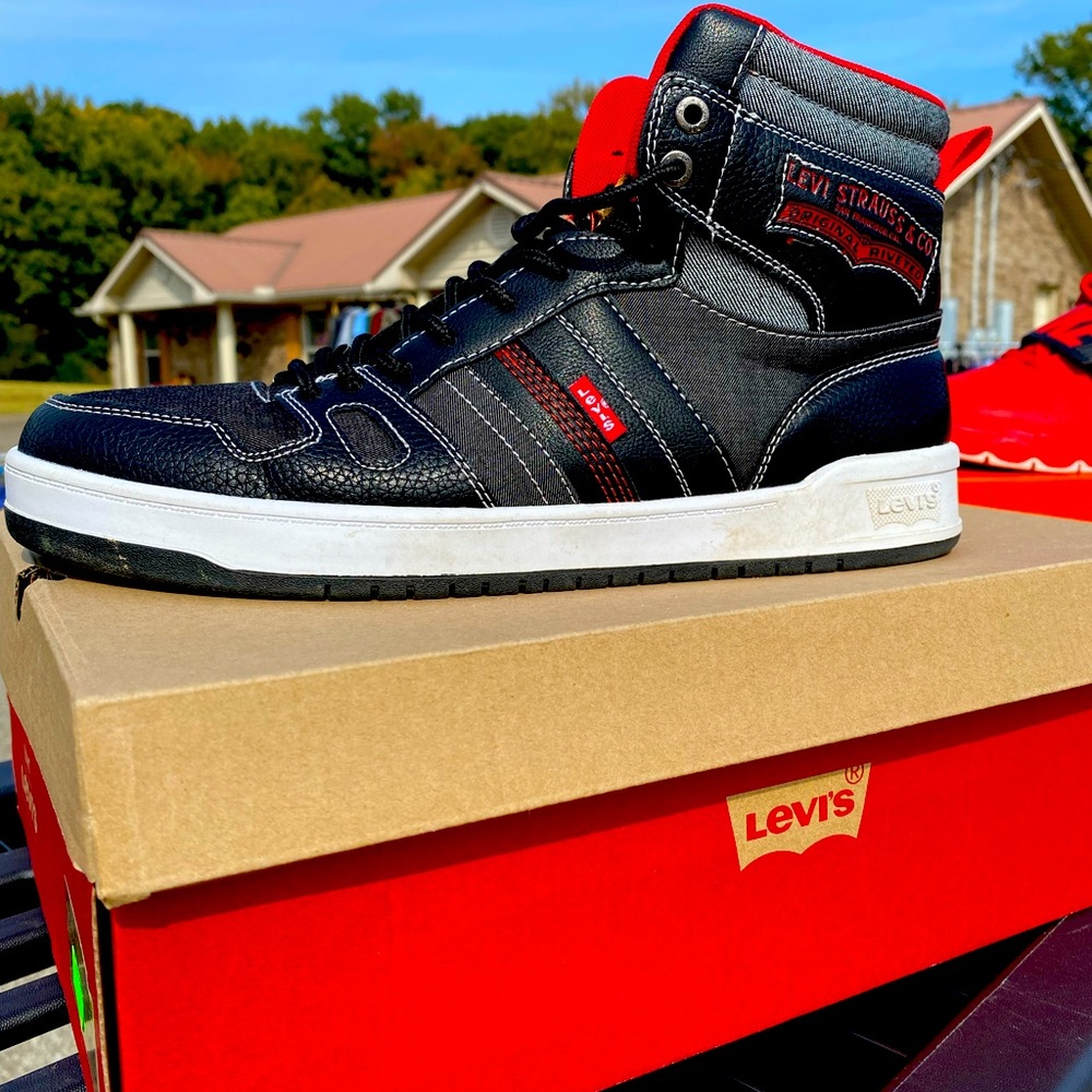 😍 Levi jeans men size 10 high top sneakers ✨